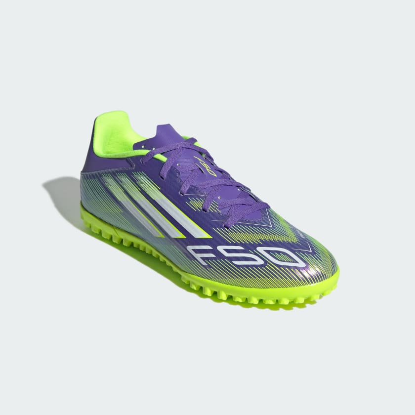Zapatos de fútbol F50 Club pasto sintético Adidas Violeta