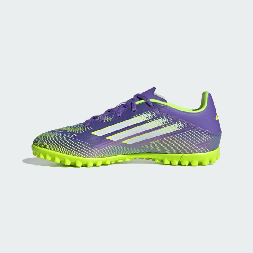 Zapatos de fútbol F50 Club pasto sintético Adidas Violeta