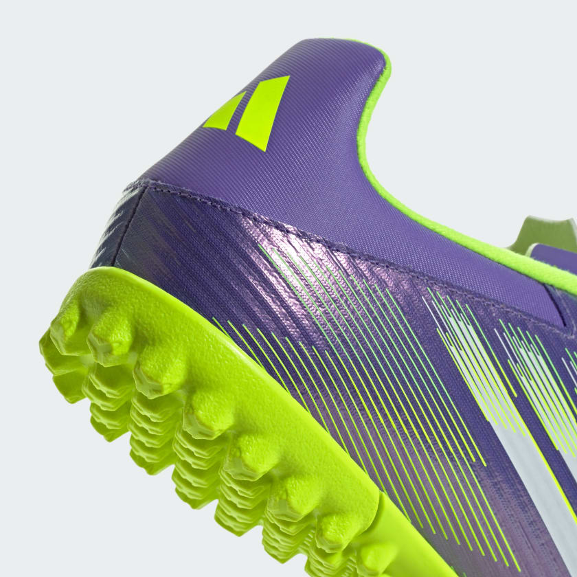 Zapatos de fútbol F50 Club pasto sintético Adidas Violeta