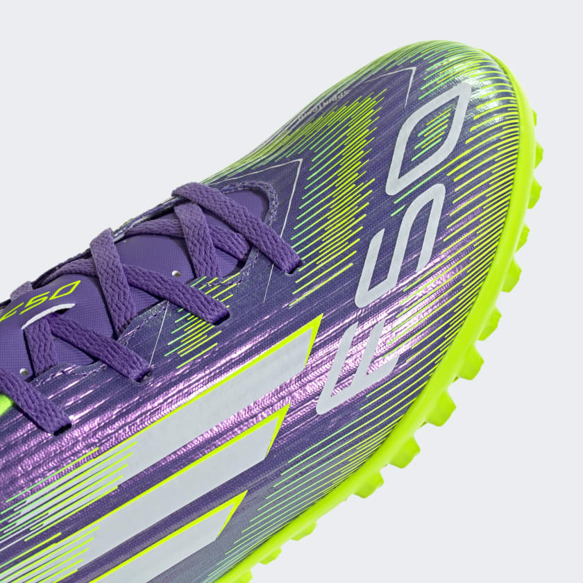 Zapatos de fútbol F50 Club pasto sintético Adidas Violeta