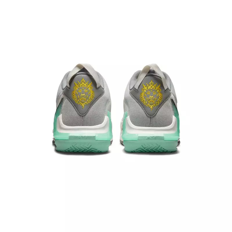 Zapatillas Nike  Lebron Witness 7 Gris