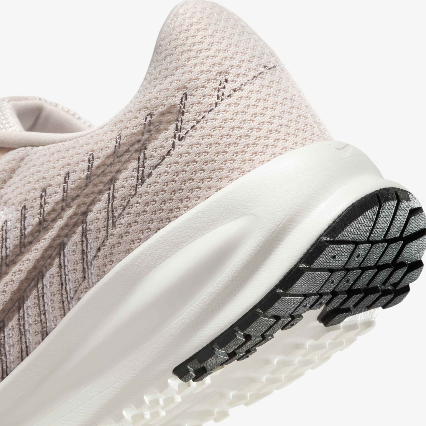 Zapatillas Run Defy Nike Crema