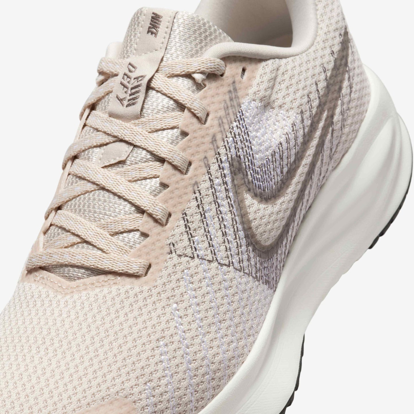 Zapatillas Run Defy Nike Crema